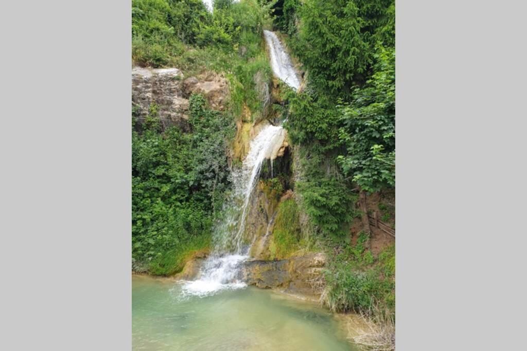Vila Casa Della Cascata Predore Exteriér fotografie